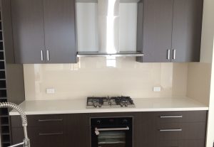 off-white-splashback-vista-glass